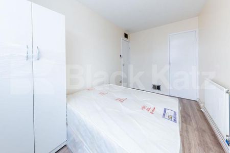 Spacious 3 Bedroom Home with Modern Interiors on Corporation Road N7 - Photo 2