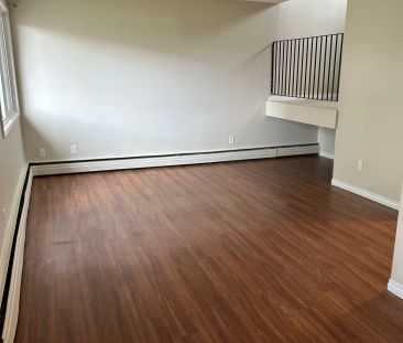 7715 159st — Bi-Level 2 Bedroom 1 Bath - Photo 5