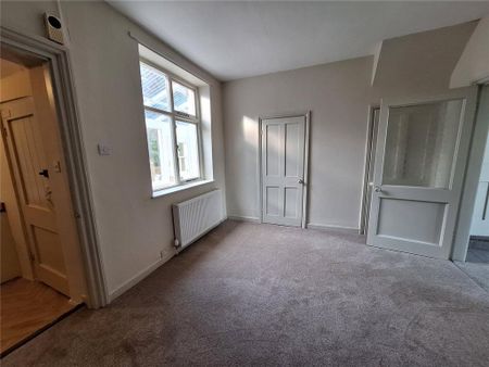 2 bedroom semi-detached house to rent - Photo 4