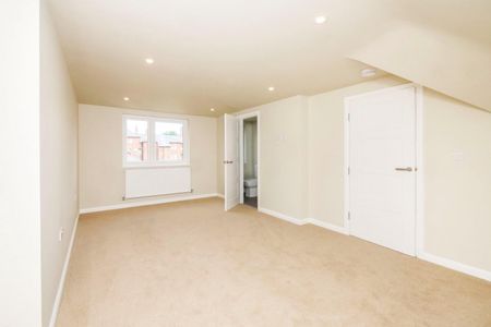 4 bedroom House To Let Total Size: 2183 SQ FT - Photo 4