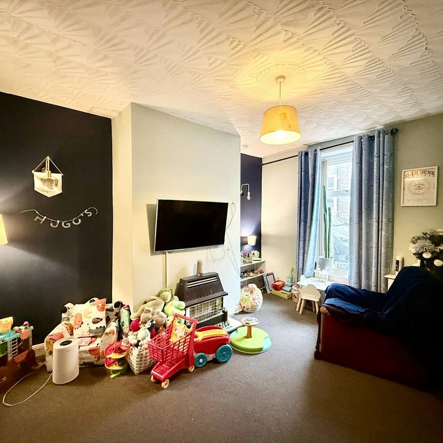 Terraced House to rent on - Photo 1