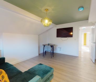 65 Forest Road Flat 5 - Photo 1