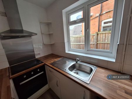 2 bedroom terraced house to rent - Photo 4