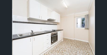Discover the perfect blend of simplicity and style with this charming studio unit on Baradine Street, Newmarket! - Photo 2