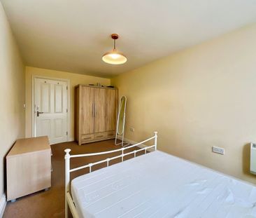 2 bedroom Apartment to let - Photo 3