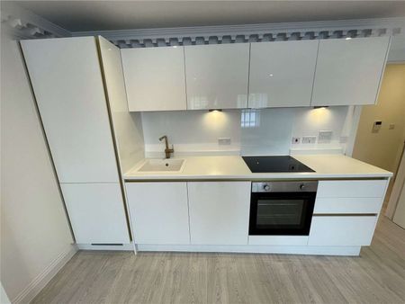 A 2 bedroom, 2 bathroom apartment to rent in the heart of popular Caversham. - Photo 3