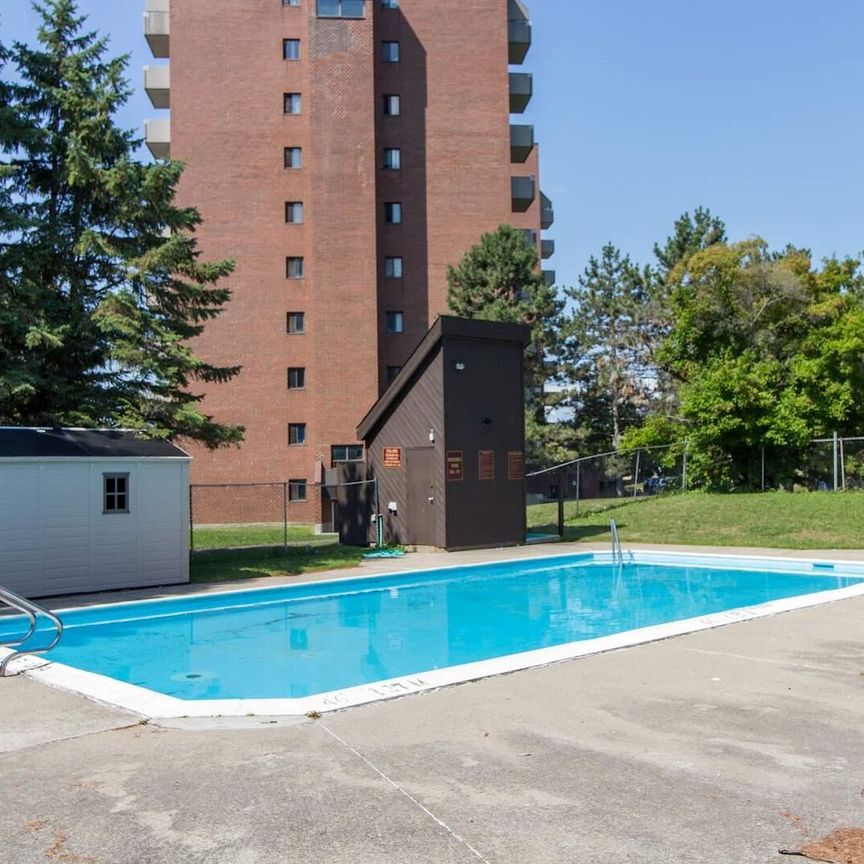 2710 Saratoga Place, Gloucester, ON - Photo 1