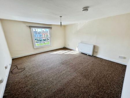 3 bedroom flat to rent - Photo 3