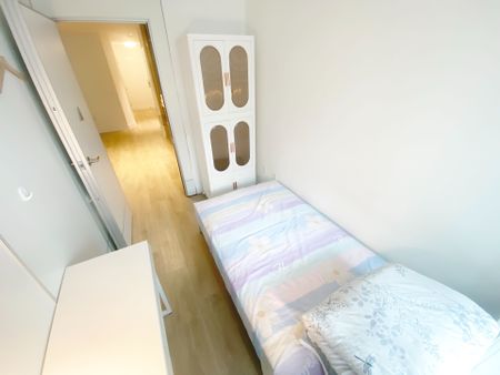 For Lease - 127 Broadway Avenue Unit# 704 Room#4, Toronto, Ontario - Photo 2