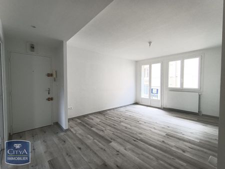 Location Appartement 4 pièces 73m² CHATEAUROUX 36000 - Photo 2