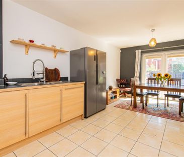 3 bed House - Townhouse To Let - Photo 5
