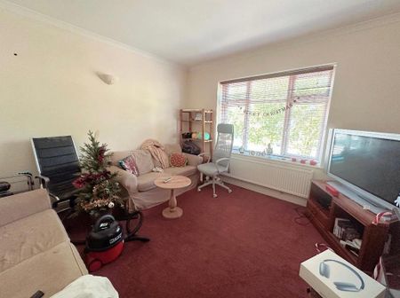 1 bedroom in a house share to rent - Photo 3