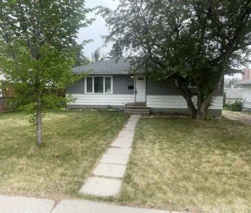 Beautiful house Top Floor for rent near Mount Royal University**Big... - Photo 1