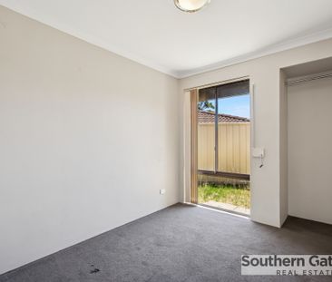 COSY FAMILY HOME IN CONVENIENT LOCATION - Photo 2