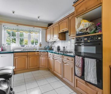 3 bedroom end of terrace house to rent - Photo 3