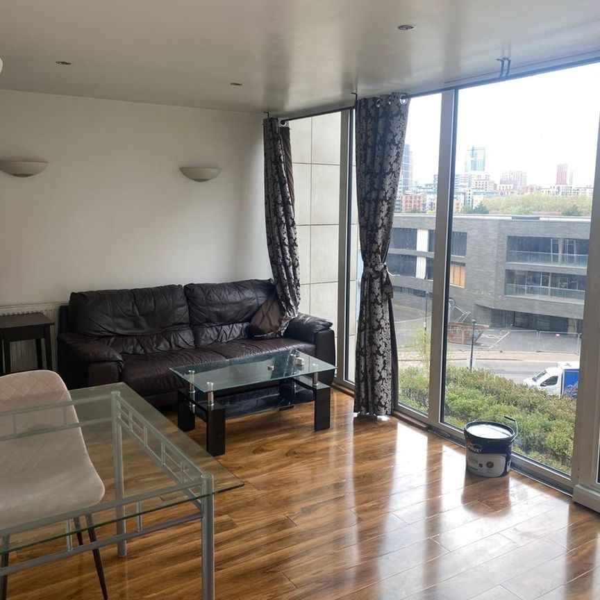 1 Bed Flat, Adriatic Apartments, E16 - Photo 1