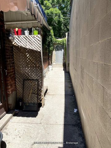 For Lease - 926 College Street Unit# Main Fl, Toronto, Ontario - Photo 4