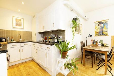 Spacious modern 1 bedroom property in a beautiful conversion in Hackney - Photo 3