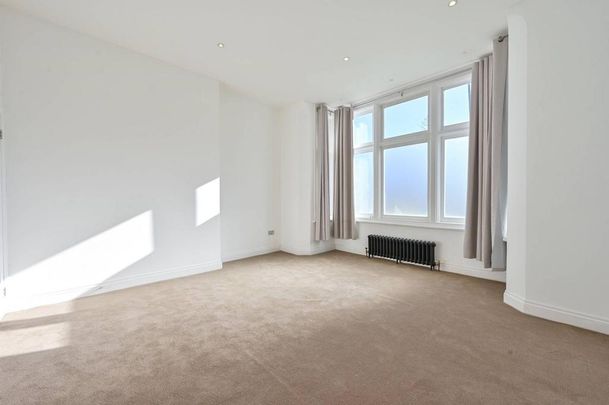 3 bedroom flat to rent - Photo 1