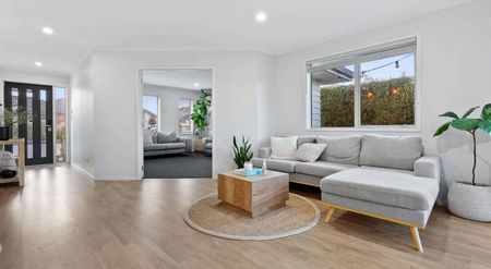 Charming 3BR Pukekohe Retreat w/ Garden! - Photo 2