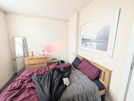 3 Bed End Terrace, Belton Street, NG7 - Photo 3