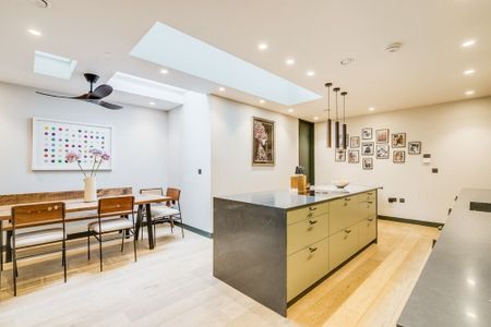 3 Bedroom Flat To Let - Photo 2