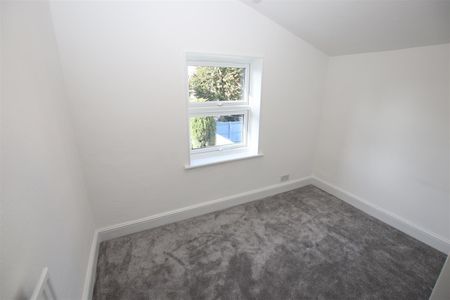 3 bedroom Detached House to let - Photo 3