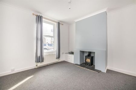 2 bed House - Mid Terrace To Let - Photo 3