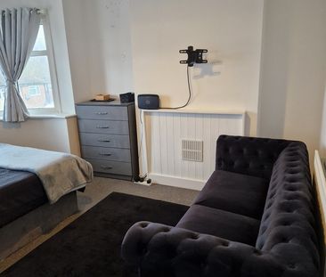 Room in a Shared Flat, Gainsford Road, SO19 - Photo 5