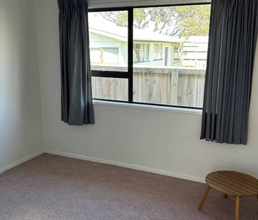 Spacious Three-Bedroom Home - Seaforth Road - Photo 3
