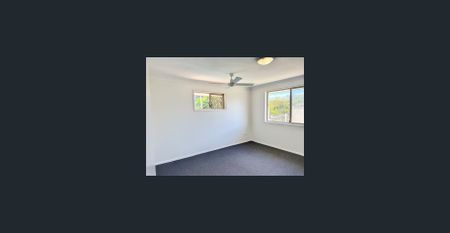 FAMILY HOME IN GREAT LOCATION WITH POOL - Photo 4