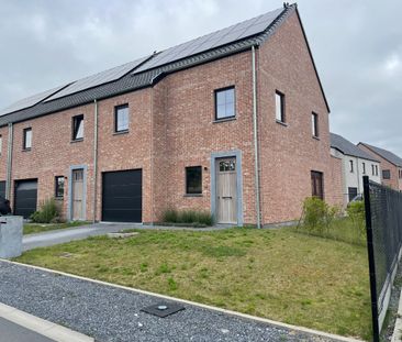 Drie slaapkamer EENGEZINSWONING met garage & tuin - Photo 3