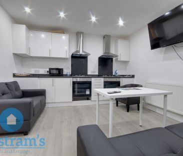 6 bed Semi-Detached House for Rent - Photo 1