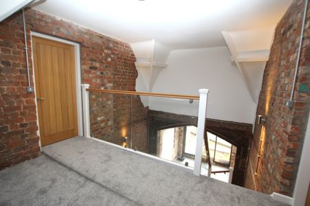 3 Bedroom Detached House, Chester - Photo 3