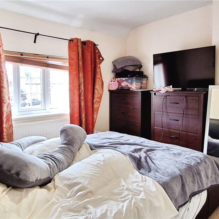 Plum Garth, Brentford, Middlesex, TW8 9QB - Photo 1
