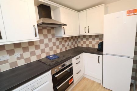 1 bedroom flat to rent - Photo 2