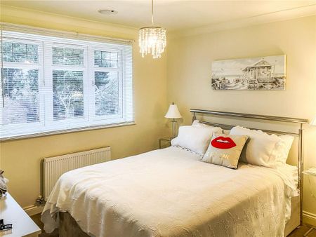 6 bedroom detached house to rent - Photo 5