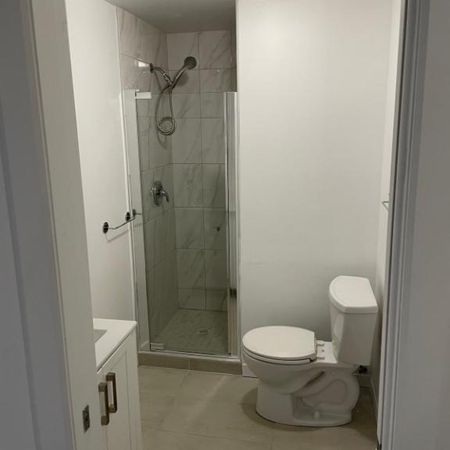 3½ Renovated – All-Inclusive – Île-Perrot (Hydro + Parking Included) Available Now – Move-in Ready! - Photo 4