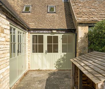 Charming three bedroom cottage in the desirable village of Winson. - Photo 5