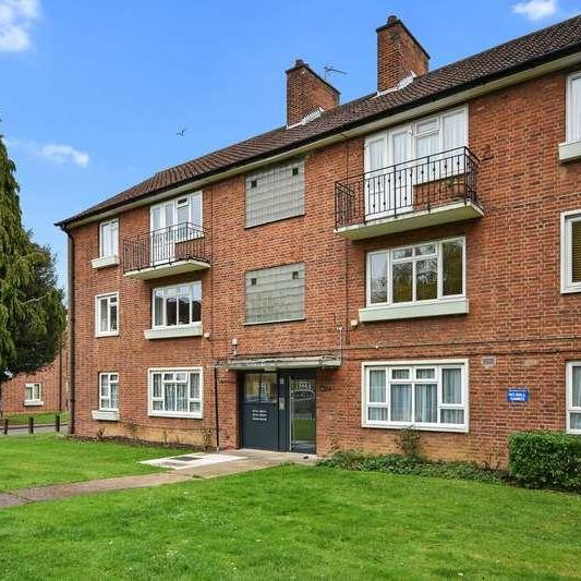 Antoneys Close, Pinner, HA5 - Photo 1