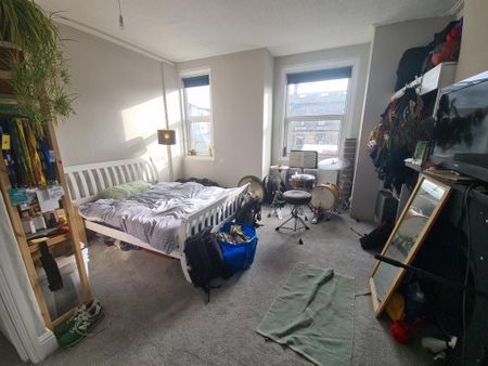 1 bedroom in a house share to rent - Photo 5