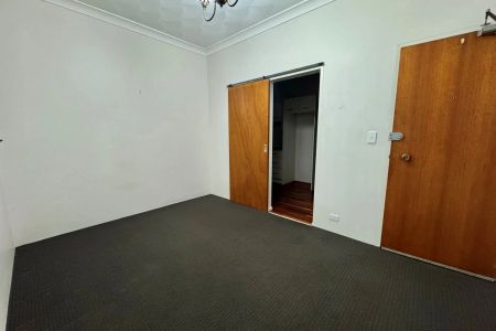 Ground Floor Unit in Prime Location – Close to Transport, Shops & Cafes! - Photo 3