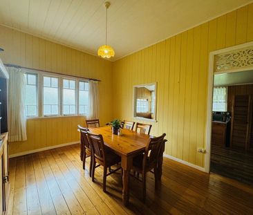 Cute Queenslander with lots of Charm - Part Furnished - Photo 2