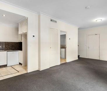 Luxury Living Over Two Levels in East Melbourne's Finest Complex - Photo 3