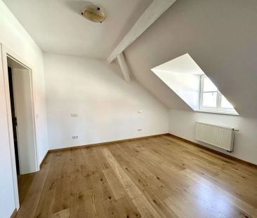 Stilvolle 2-Zimmer-Wohnung mit ca. 111 m² direkt am Stadtplatz Stra... - Foto 1