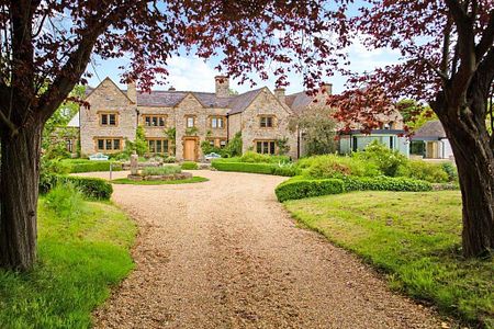 Unique family home in the north Cotswold village of Dorsington. - Photo 3