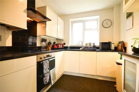 Epworth Court, 18 Hooley Range, Heaton Moor, Stockport, SK4 4HU - Photo 5