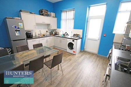 1 bedroom in a house share to rent - Photo 2