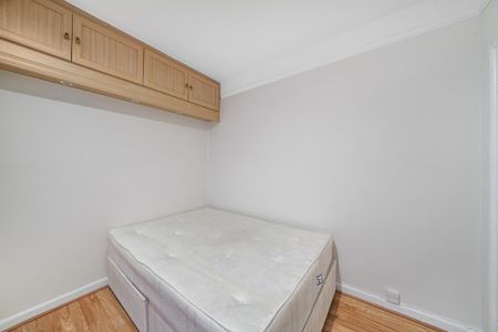 3 bedroom flat to rent - Photo 5