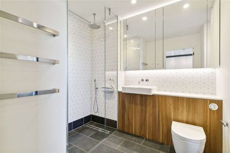 A fantastic one bedroom apartment located in the iconic Television Centre with views over the Hammersmith park - Photo 5